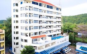 โรงแรมไนซ์บีช